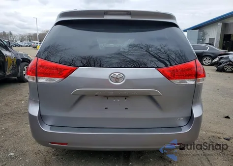 2013 Toyota Sienna Le 8-Passenger из США, поврежденный, VIN 5TDKK3DC1DS281253